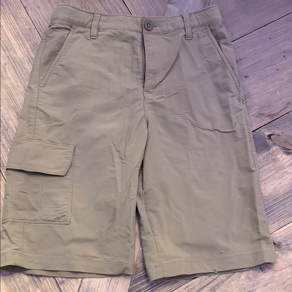 Under Armour Men's Cargo Shorts in khaki YLG